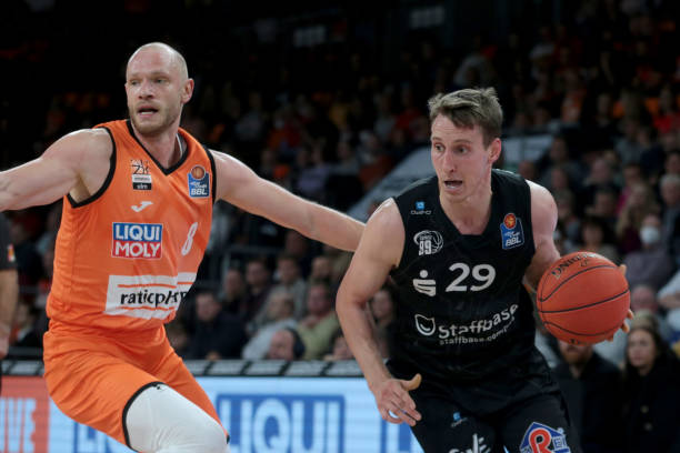 代型中场 代型中场